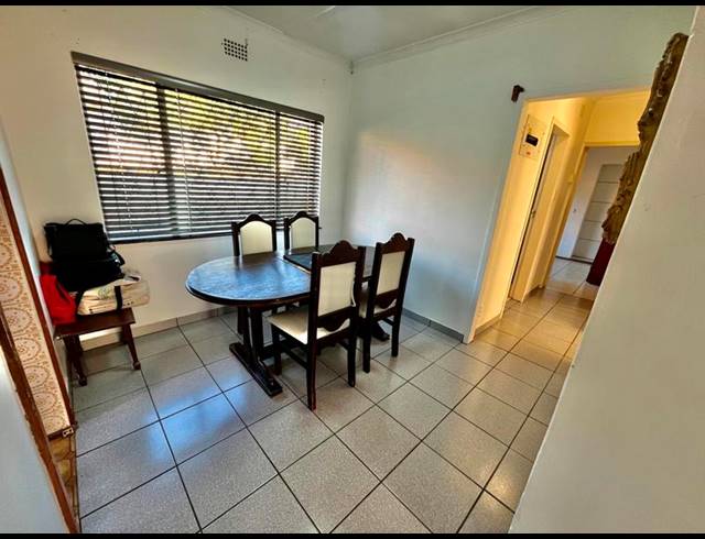 3 BEDROOM HOUSE FOR SALE IN BISLEY